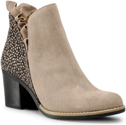 Botine Maciejka (17075318)